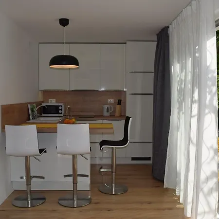 Apartman Eta *