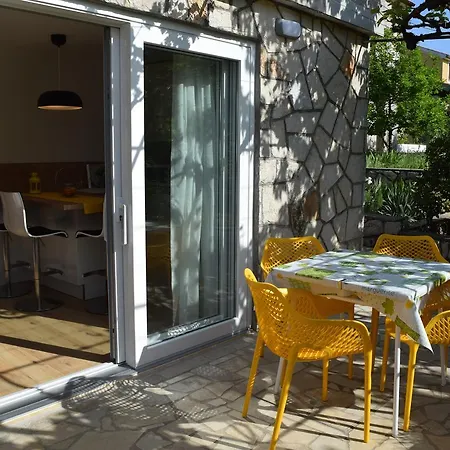 Eta Apartment *