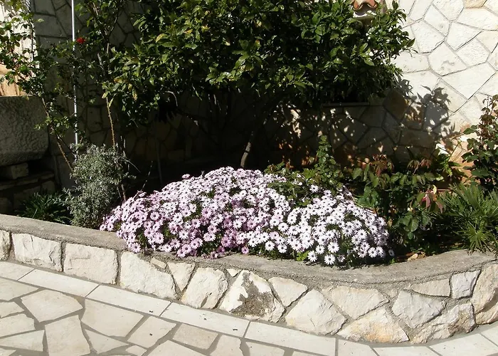 Eta Апартаменты Црес